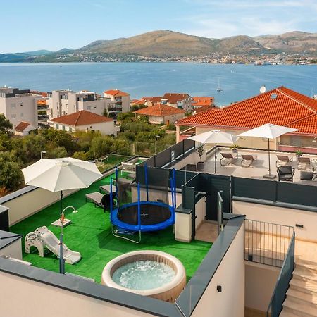 Apartment Alegria In Okrug With Heated Pool, Sea View, Jacuzzi, Wifi Trogir Exterior foto