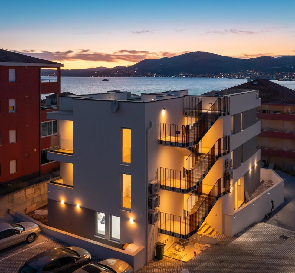 Apartment Alegria In Okrug With Heated Pool, Sea View, Jacuzzi, Wifi Trogir Exterior foto