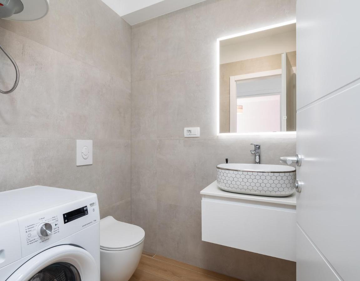 Apartment Alegria In Okrug With Heated Pool, Sea View, Jacuzzi, Wifi Trogir Exterior foto