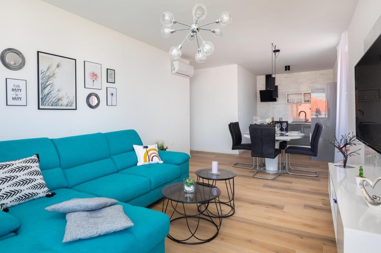 Apartment Alegria In Okrug With Heated Pool, Sea View, Jacuzzi, Wifi Trogir Exterior foto